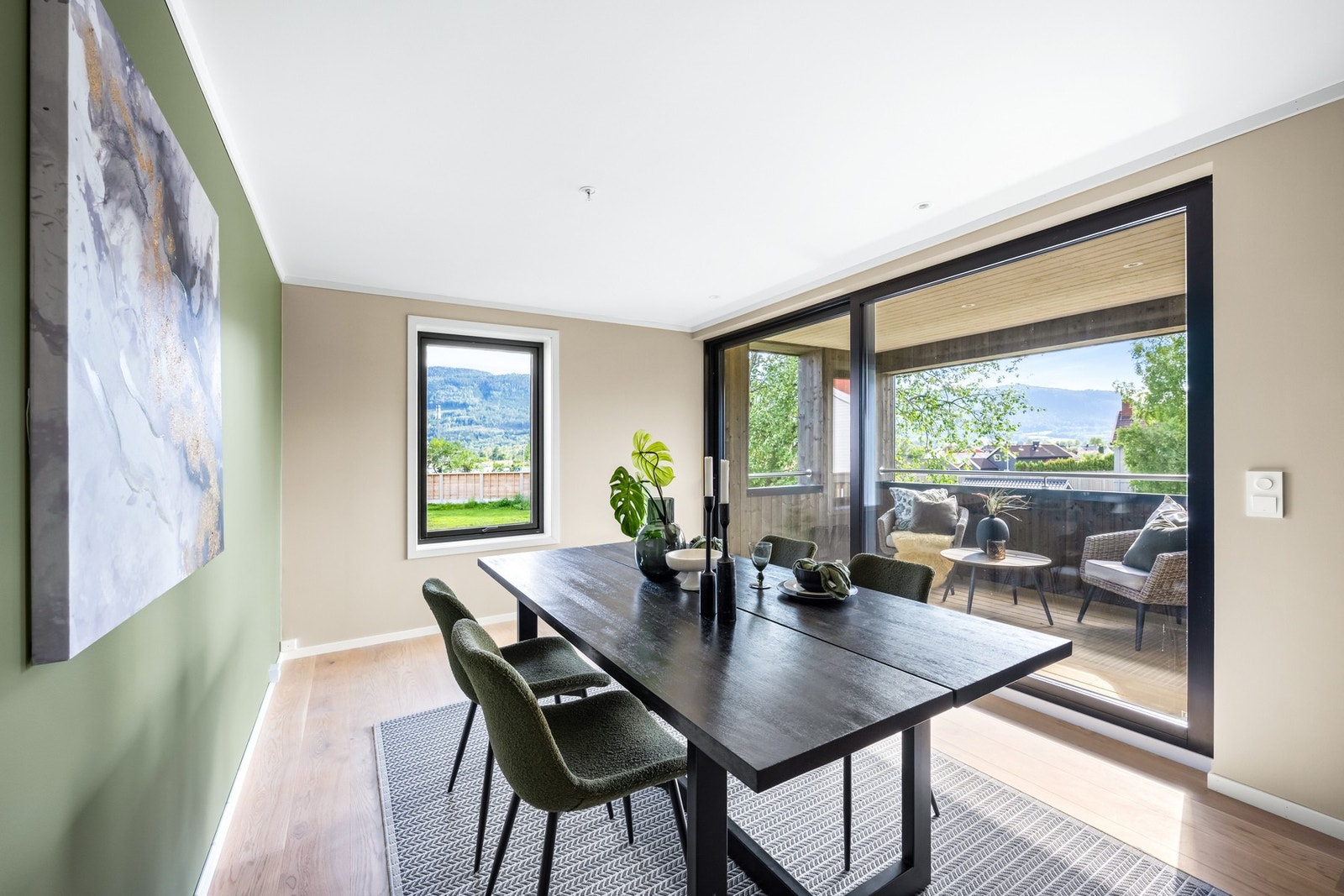 Utgang til veranda fra spisestuen. Galleribilde