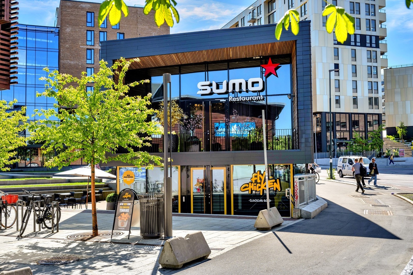 Det er en rekke restauranter i området med blant annet Sumo og Fly chicken i gåavstand fra leiligheten. Videre i området finner du blant annet Jewel of India, Pencetta Pizza, Sabi sushi, Åpent Bakeri og Teaology Galleribilde