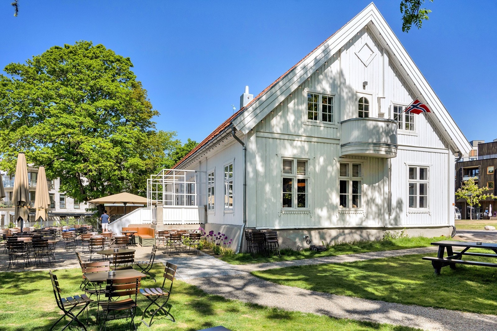 Restauranten og puben Lille Ó, har blitt en perle på Lillo Gård. He rkan man bla. spise lunsj på det som var hovedgården med bærende historie fra 1890 Galleribilde