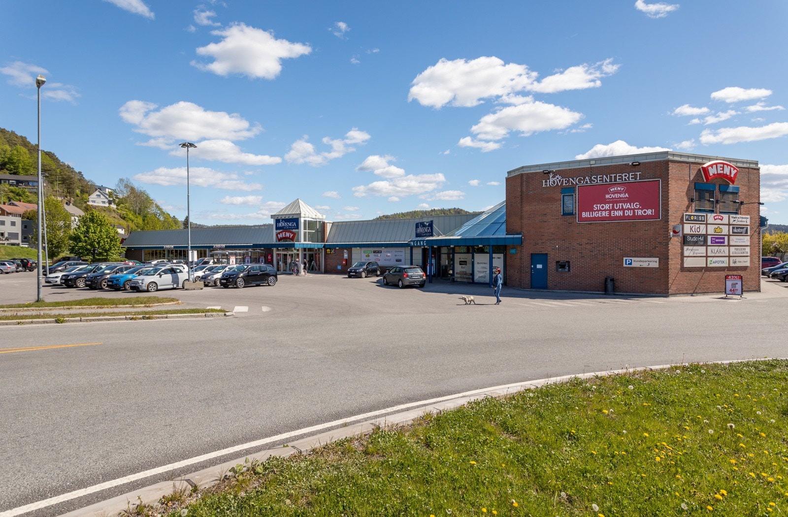 Her har man alt man trenger i kort avstand fra boligen, blant annet en splitter ny Coop-Extra, og Hovengasenteret med Meny Galleribilde