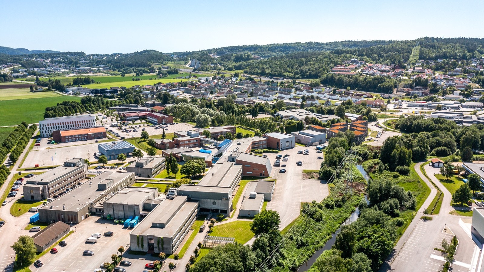 Med gangavstand til universitet, offentlig kommunikasjon og gode servicetilbud, så er stedet svært attraktivt for alle studenter. Galleribilde