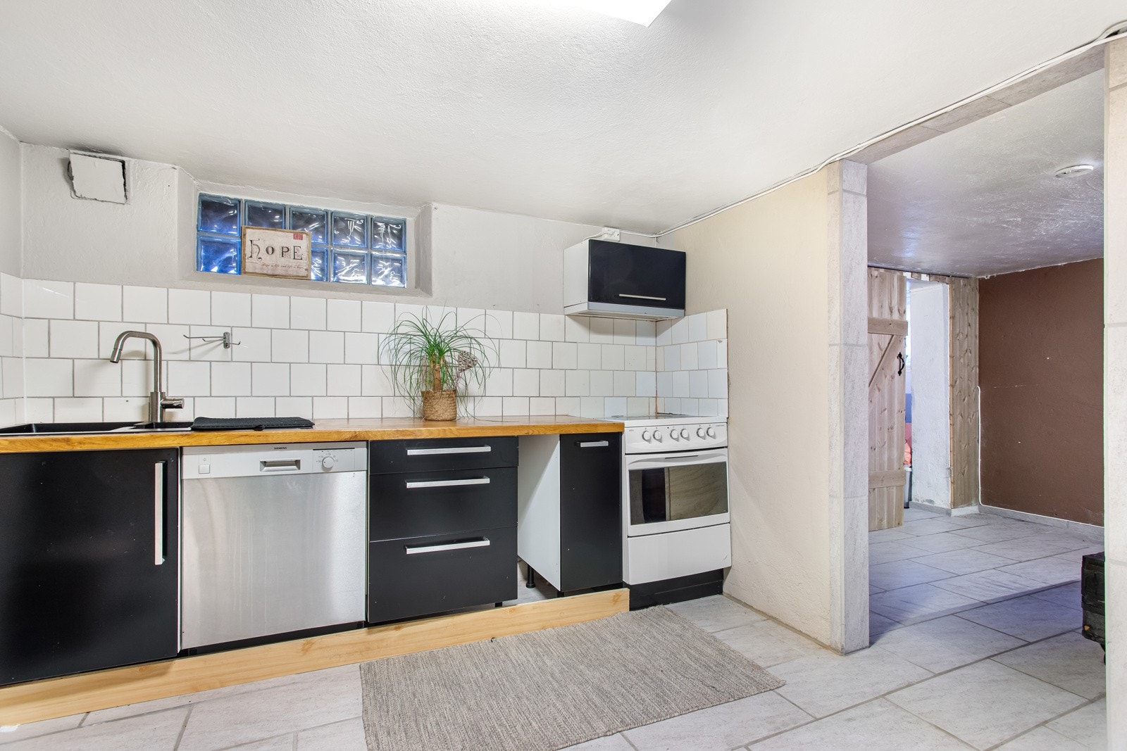 Kjeller, slik boligen er innredet i dag. Kjeller har innredet rom som ikke er godkjent. Galleribilde