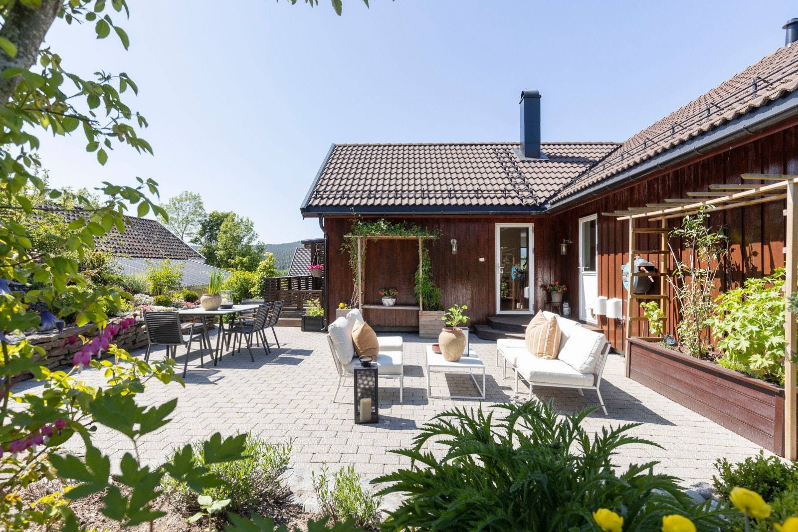 Nydelig og usjenrt bakhage Galleribilde