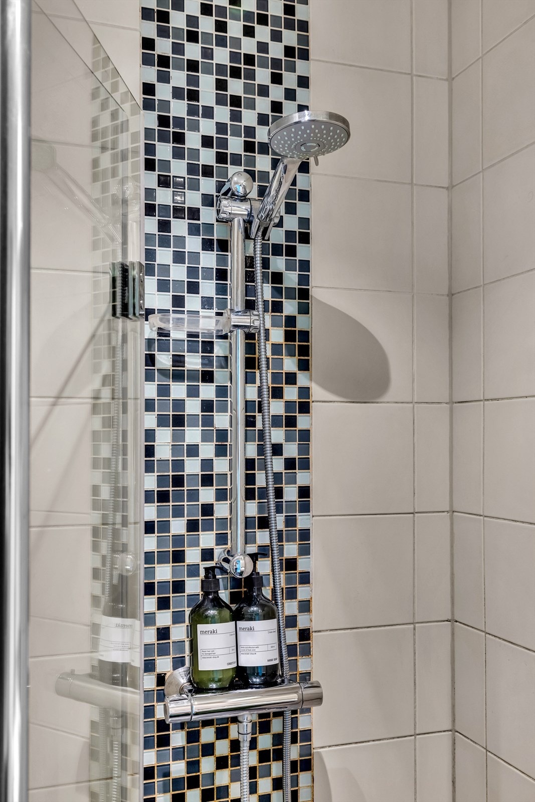 Dusjhjørne med innfellbar glassdør Galleribilde