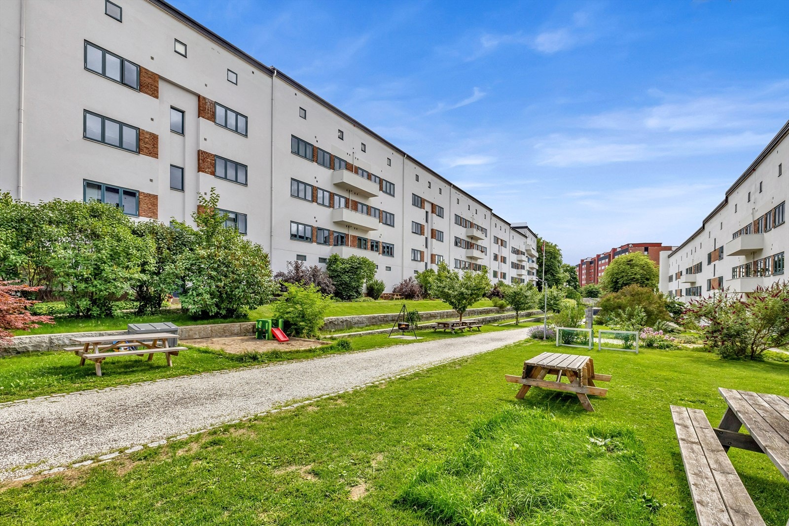 Funkisgården er en murgård som er tegnet av arkitekt Ole Øvergaard og var ferdig i 1931. Borettslaget består av 157 andeler. Galleribilde