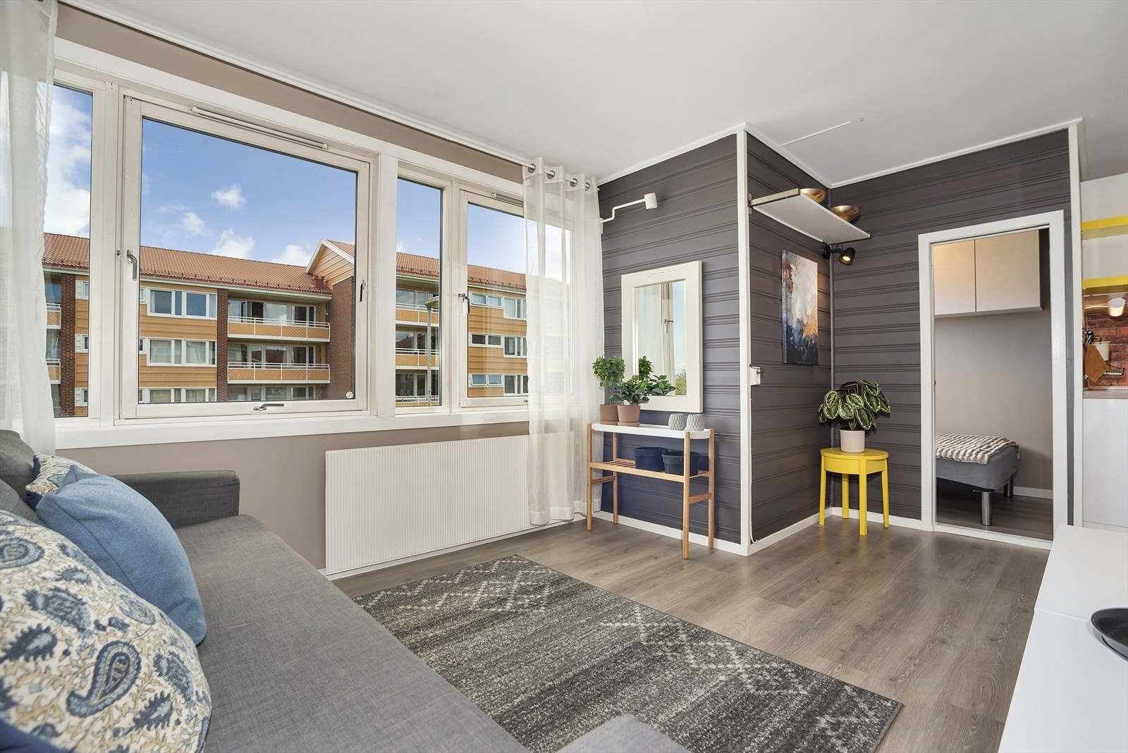 I kroken ved inngang til soverom er det plass til et spisebord Galleribilde