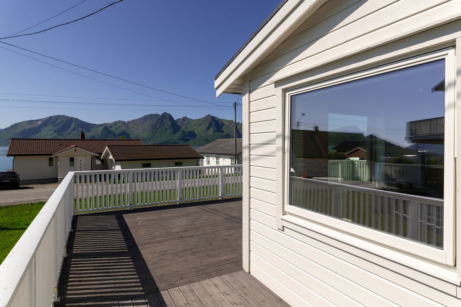 Veranda av god størrelse med flott utsikt og gode solforhold Galleribilde