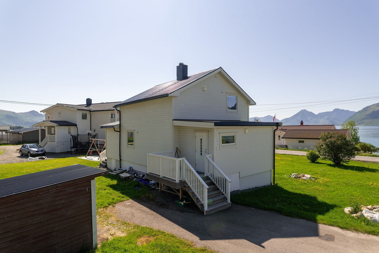 Fasade inngangsparti - gruset innkjørsel Galleribilde