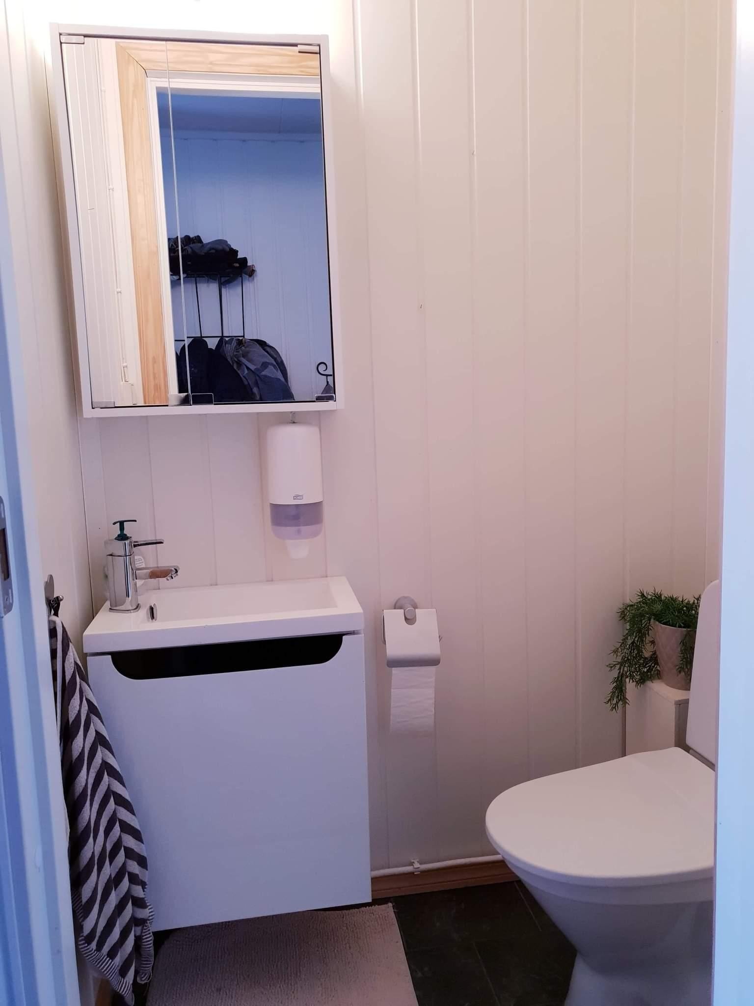 Toalettrom i overetasjen Galleribilde