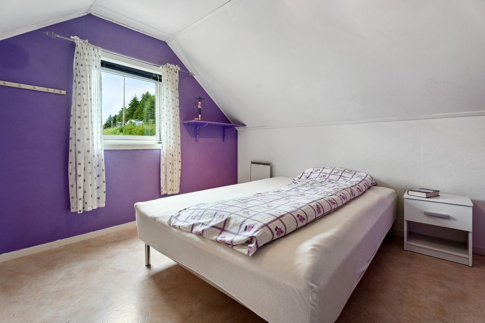 I 2. etasje har ein også ei lita loftstove like ved soveromma - her kan ein innreie etter behov og ynskje. Galleribilde