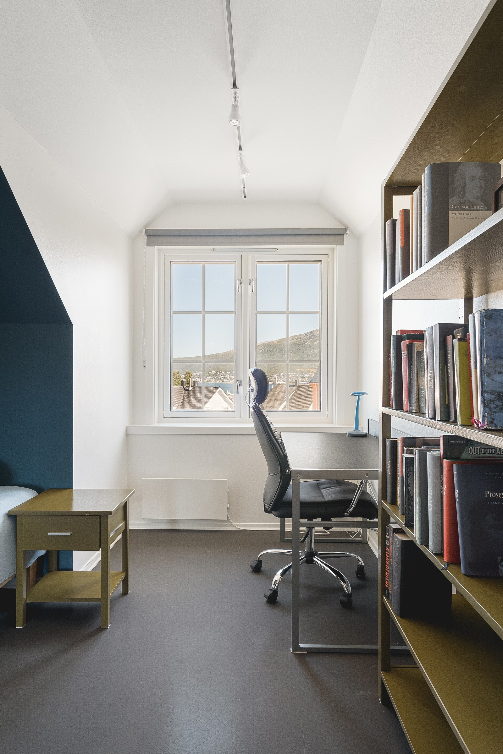 Legg merke til hvordan rommene er utformet, flere rom har arkitektoniske preg som gir deg følelsen av å bo i noe særegent.