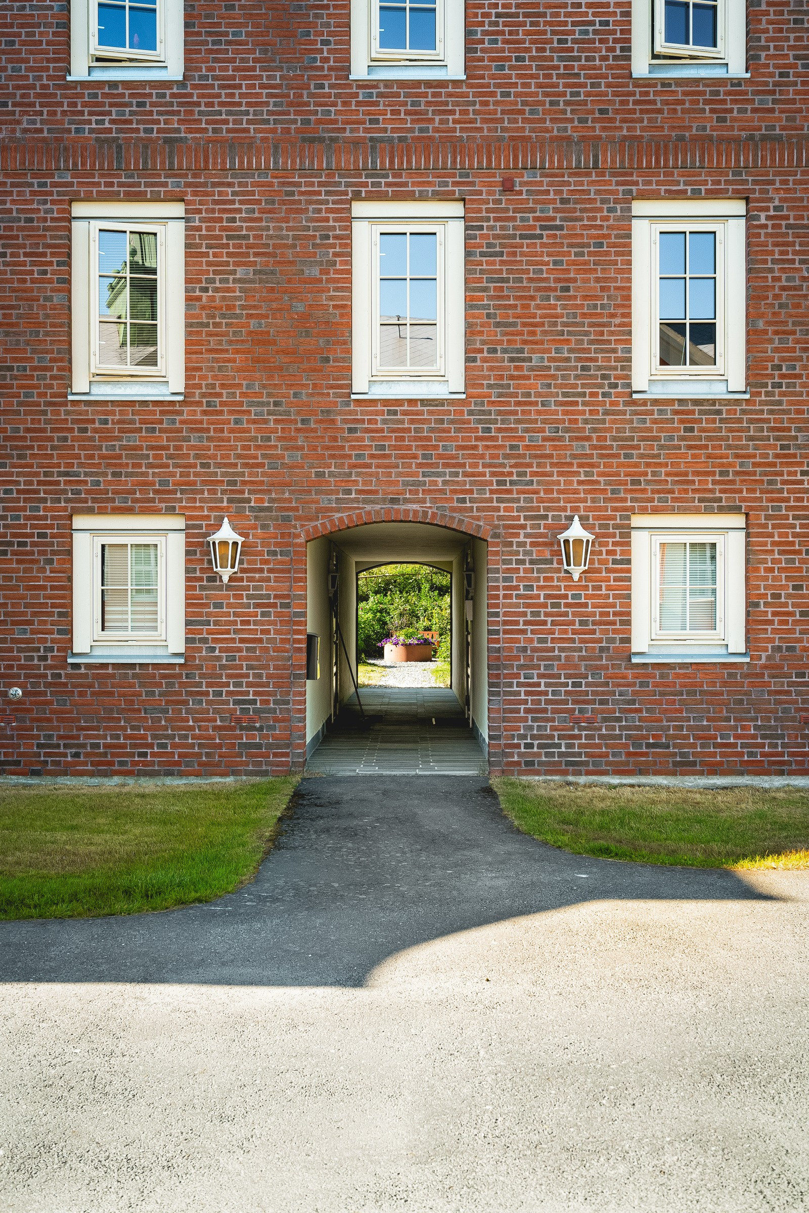 Velkommen inn i gården.