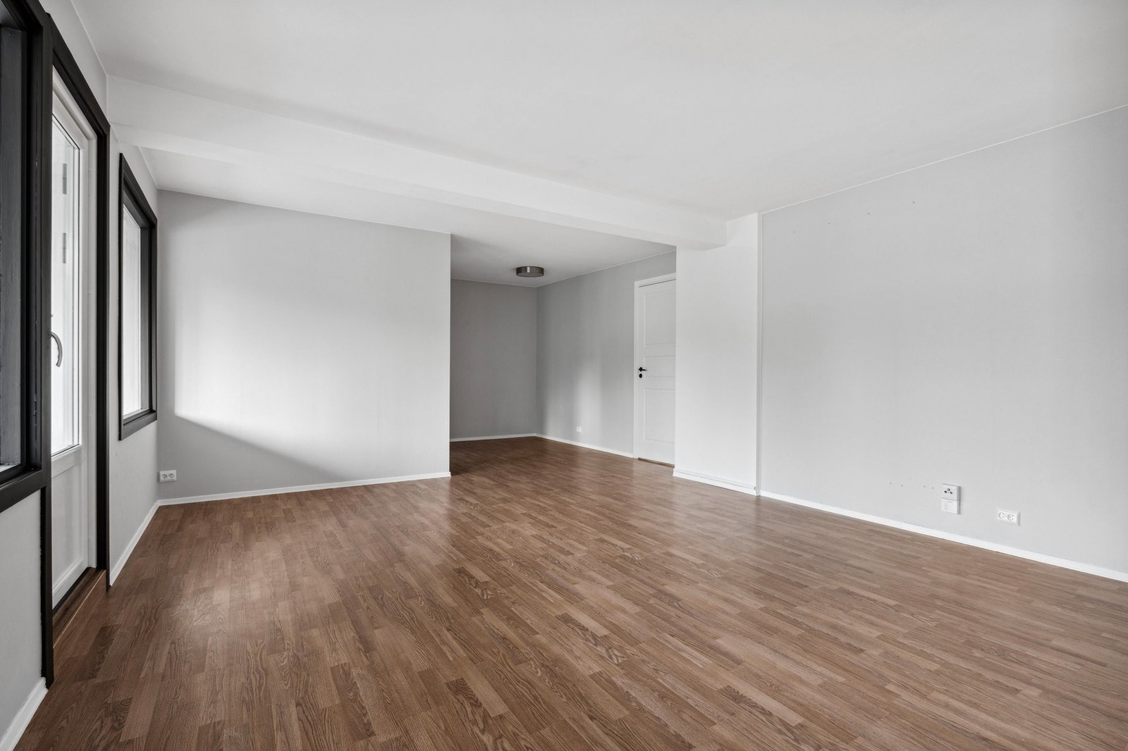 God plass til sofagruppe og spisegruppe Galleribilde