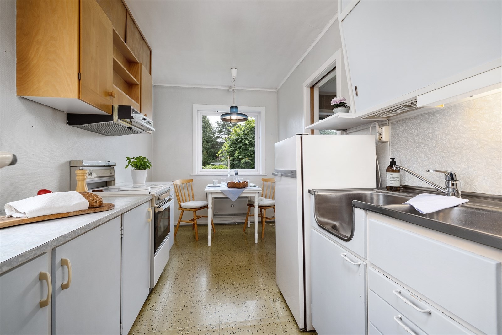 Kjøkken med spiseplass. Galleribilde