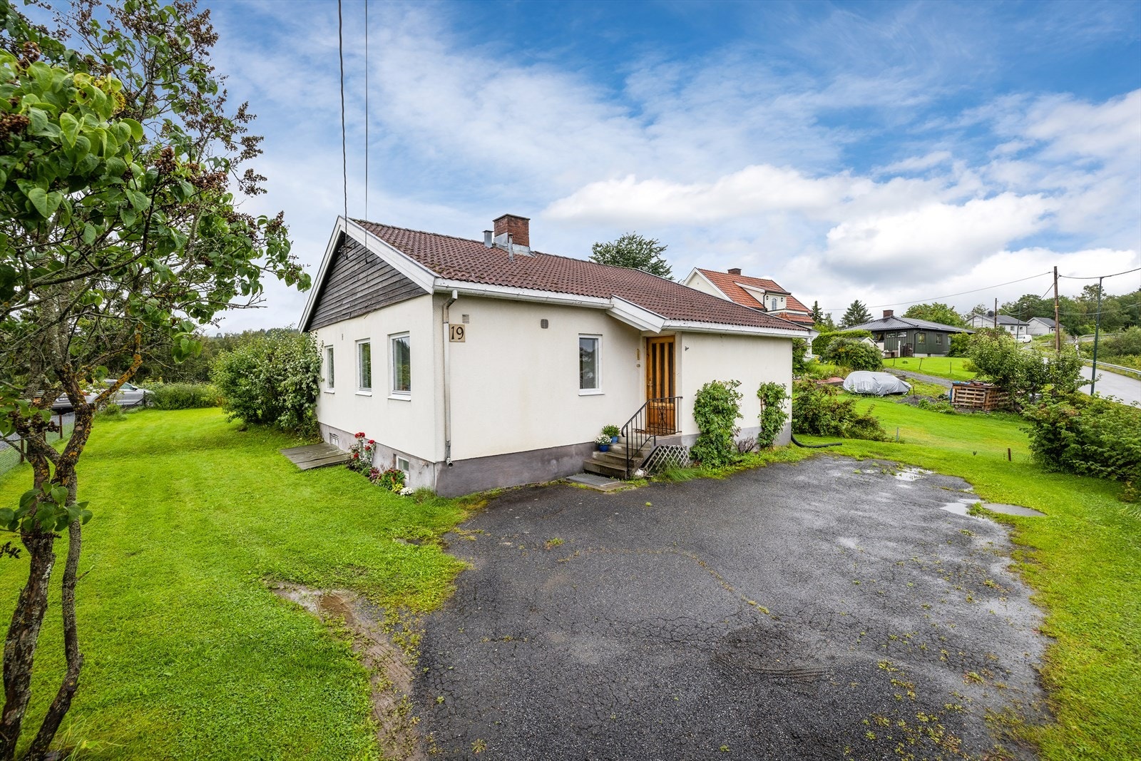 Boligen er bygget i 1962 og har noe oppussingsbehov. Galleribilde