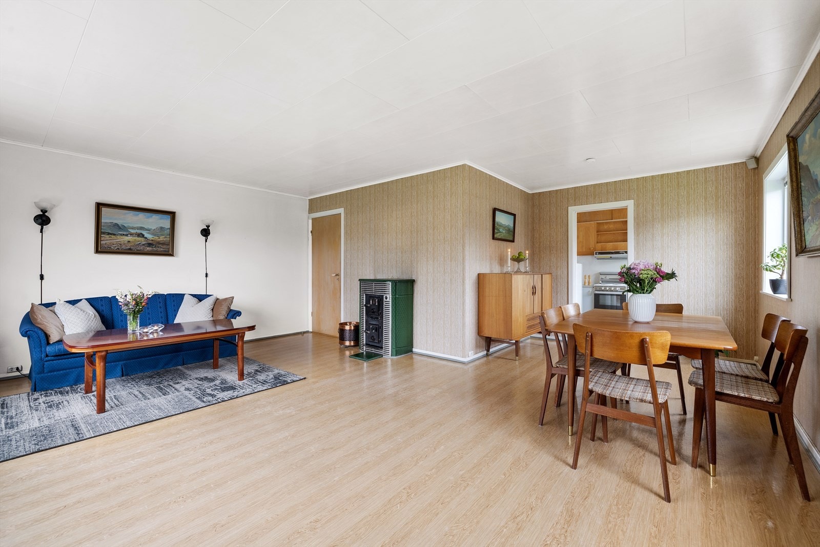 I stuen er det god plass til både spisestue og salong. Galleribilde