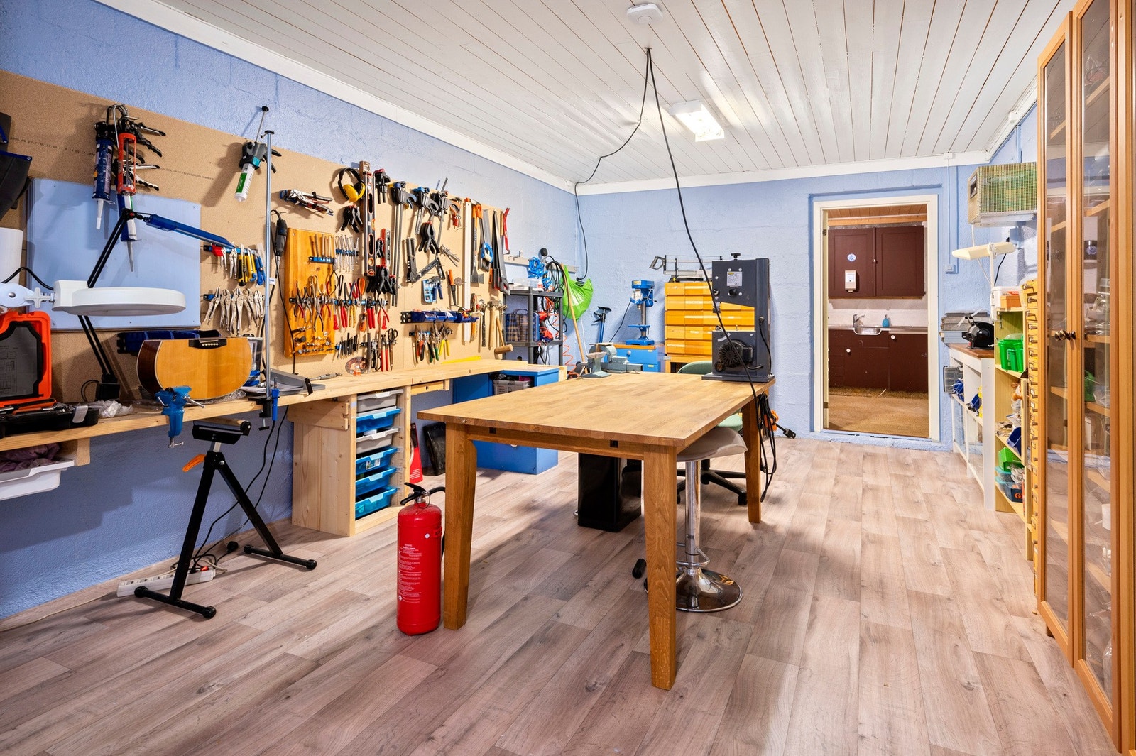 Eget verksted i kjeller, ypperlig for hobbysnekkere. Galleribilde
