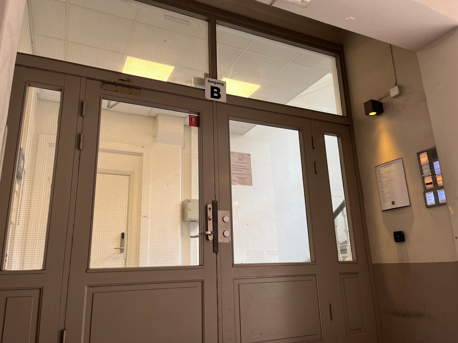 Inngangsparti i Nordahl Bruns gate Galleribilde