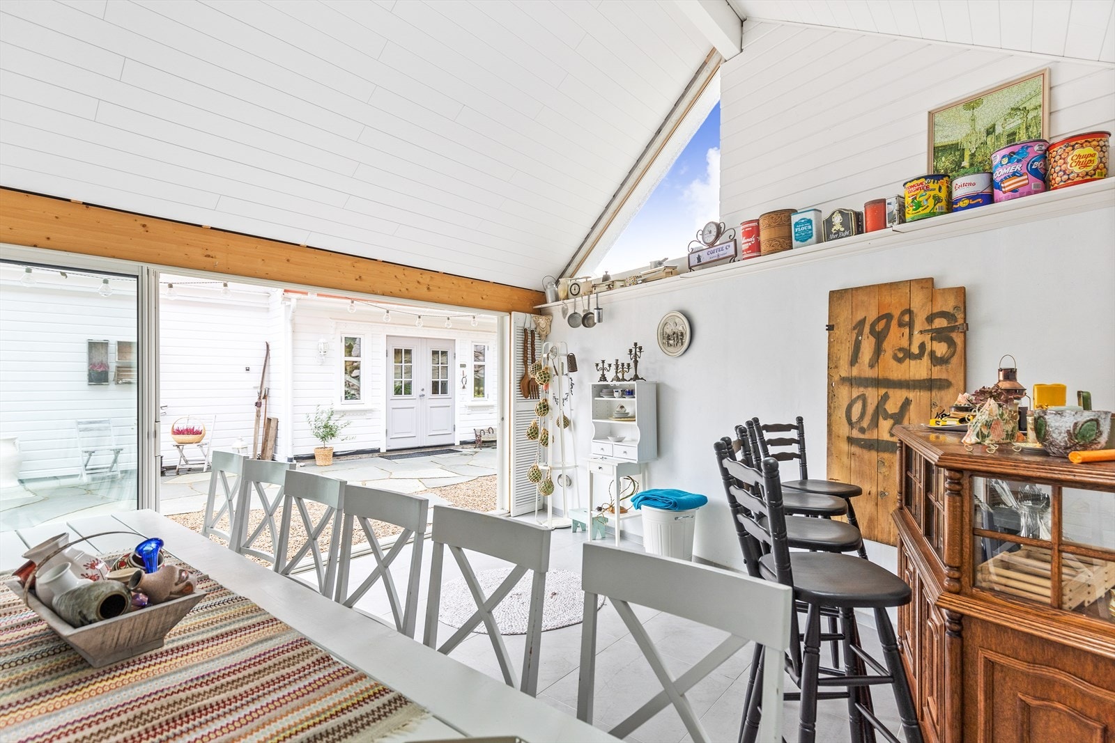 Koselig hagestue. Galleribilde