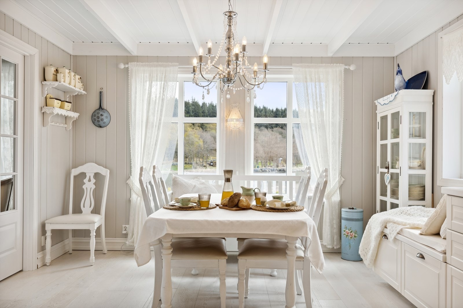 Koselig spiseplass, familiens samlingsplass. Galleribilde