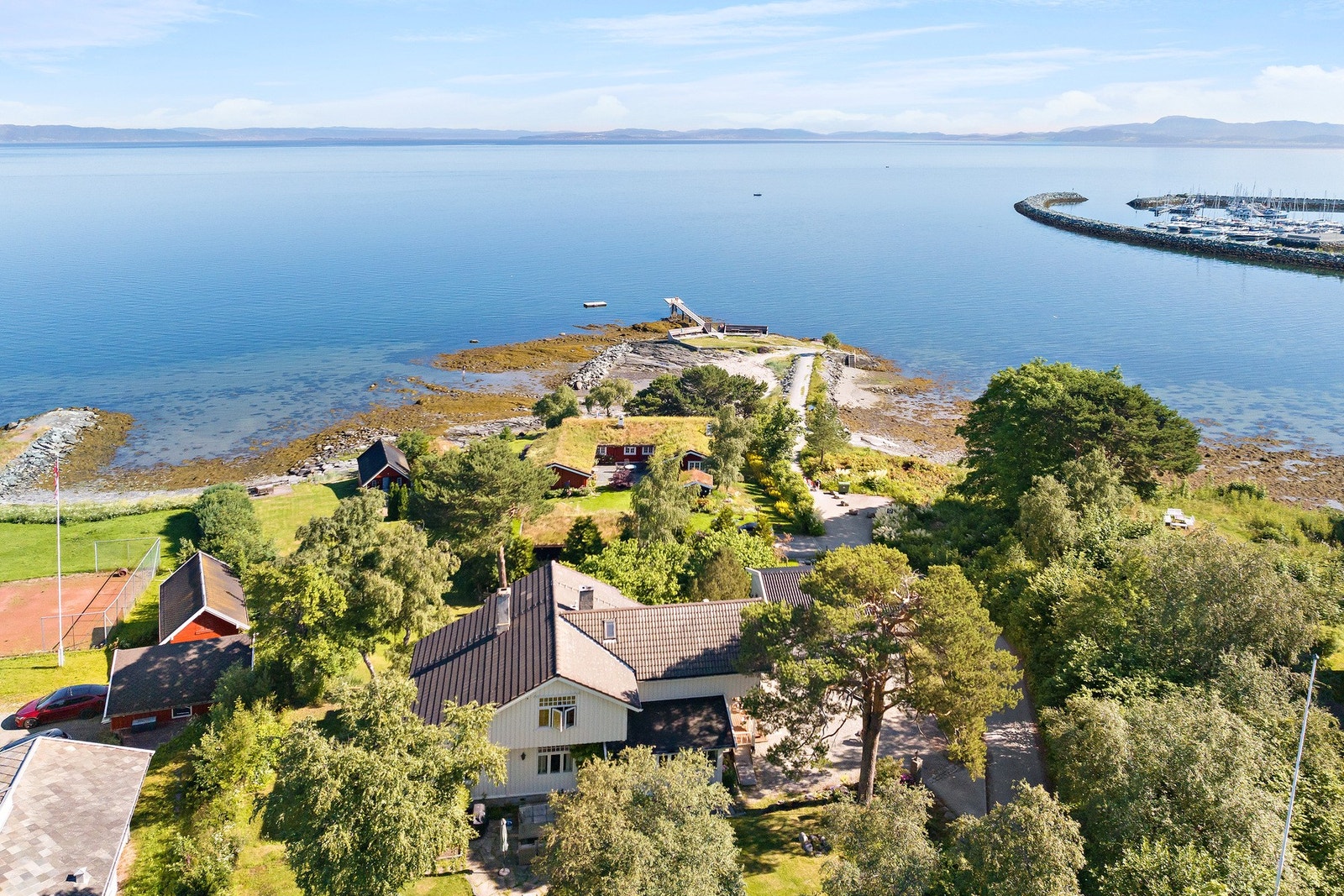 Det er særdeles få eiendommer i Trondheim som har fri adgang til sjøen på denne måten. Galleribilde