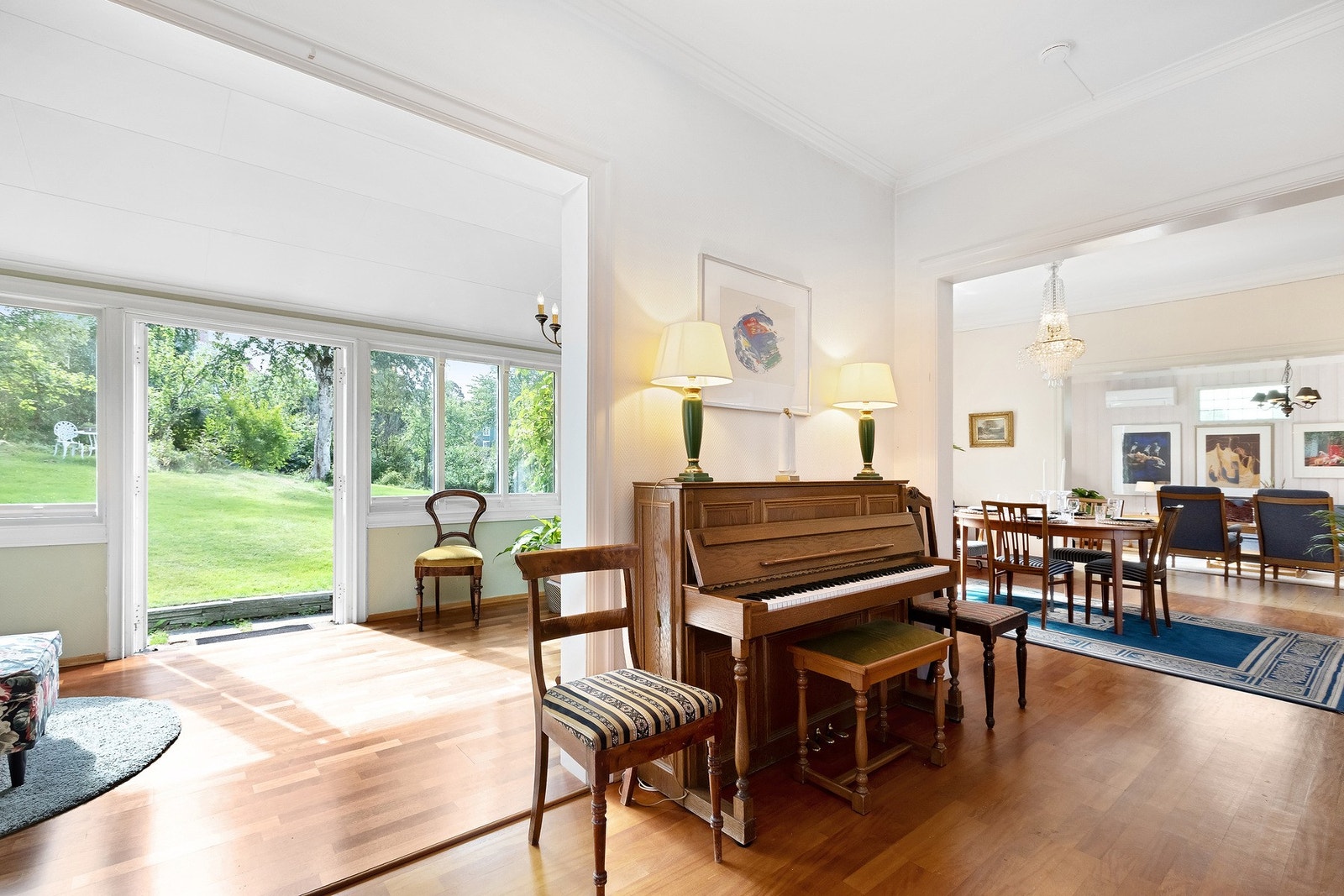Vinterhagen ligger vendt mot sørsiden av huset hvor du har lang solgang sommerstid. Galleribilde