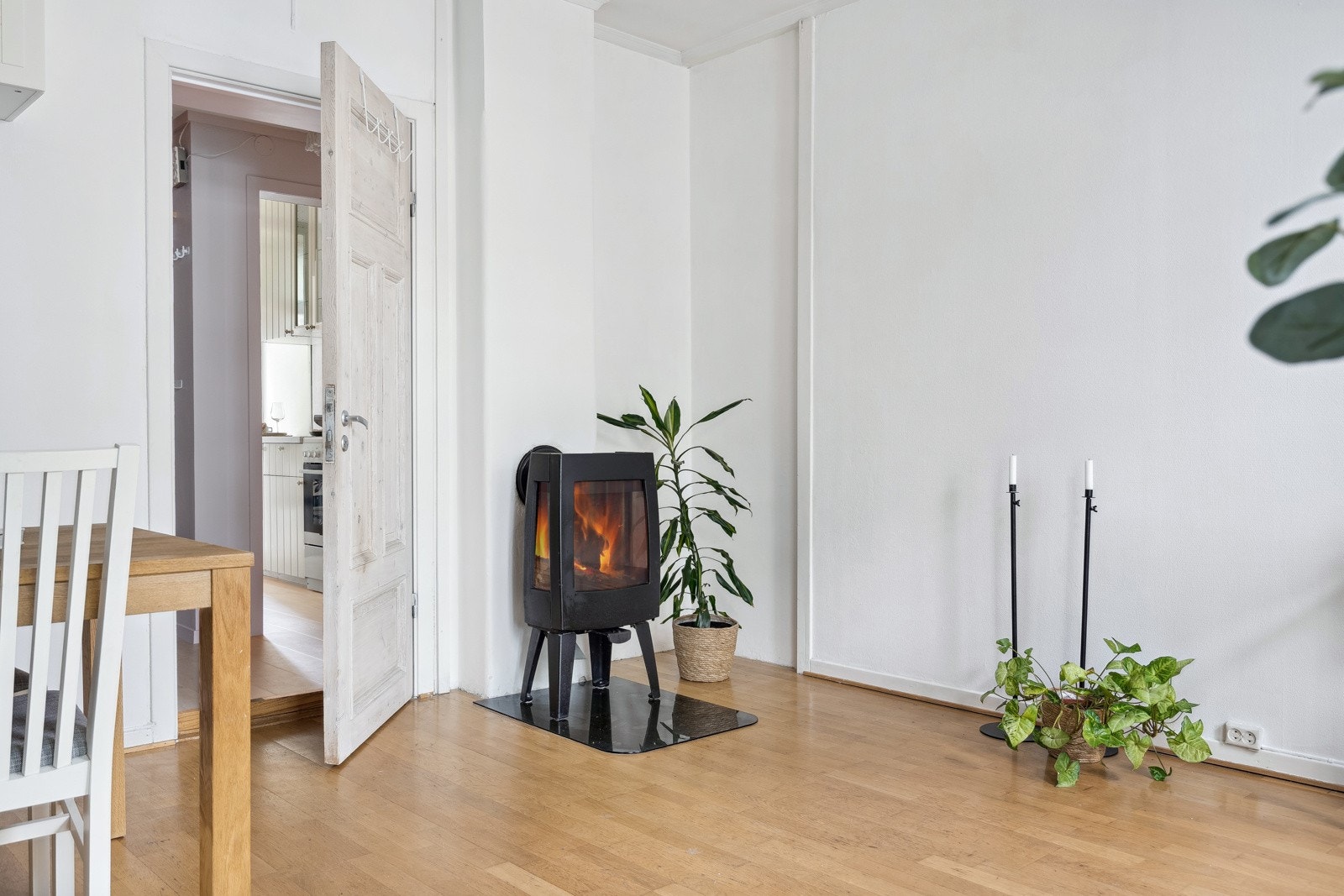 Peisen varmer godt på kalde vinterdager. Galleribilde