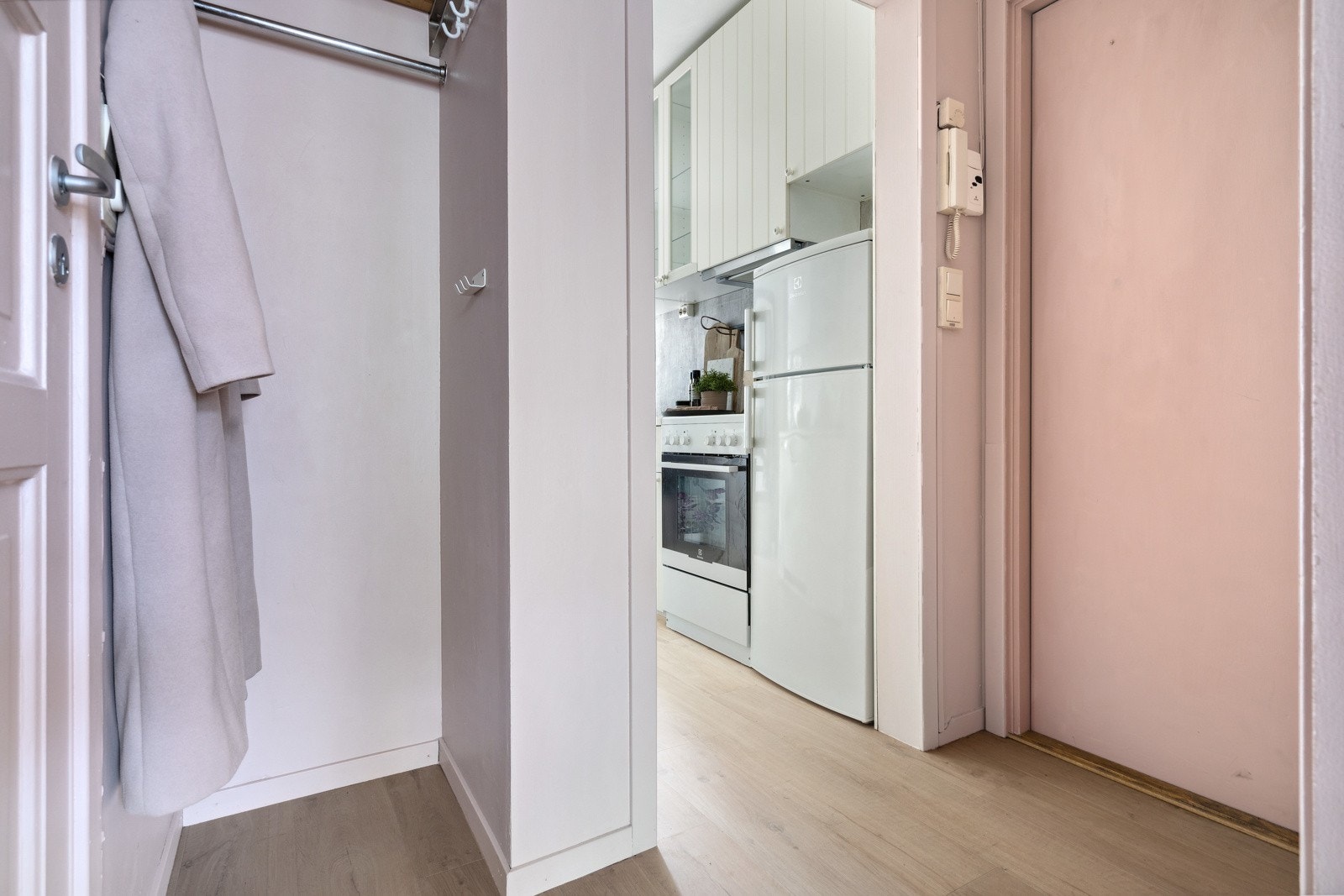 Gangen har plass til oppbevaring av sko og ytterligere bekledning. Galleribilde