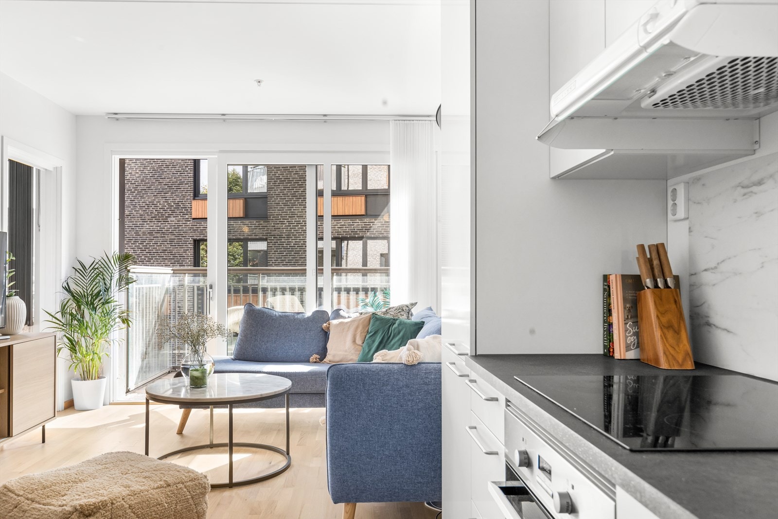 Over platetoppen er det montert en avtrekksvifte koblet på byggets ventilasjonsanlegg. Galleribilde