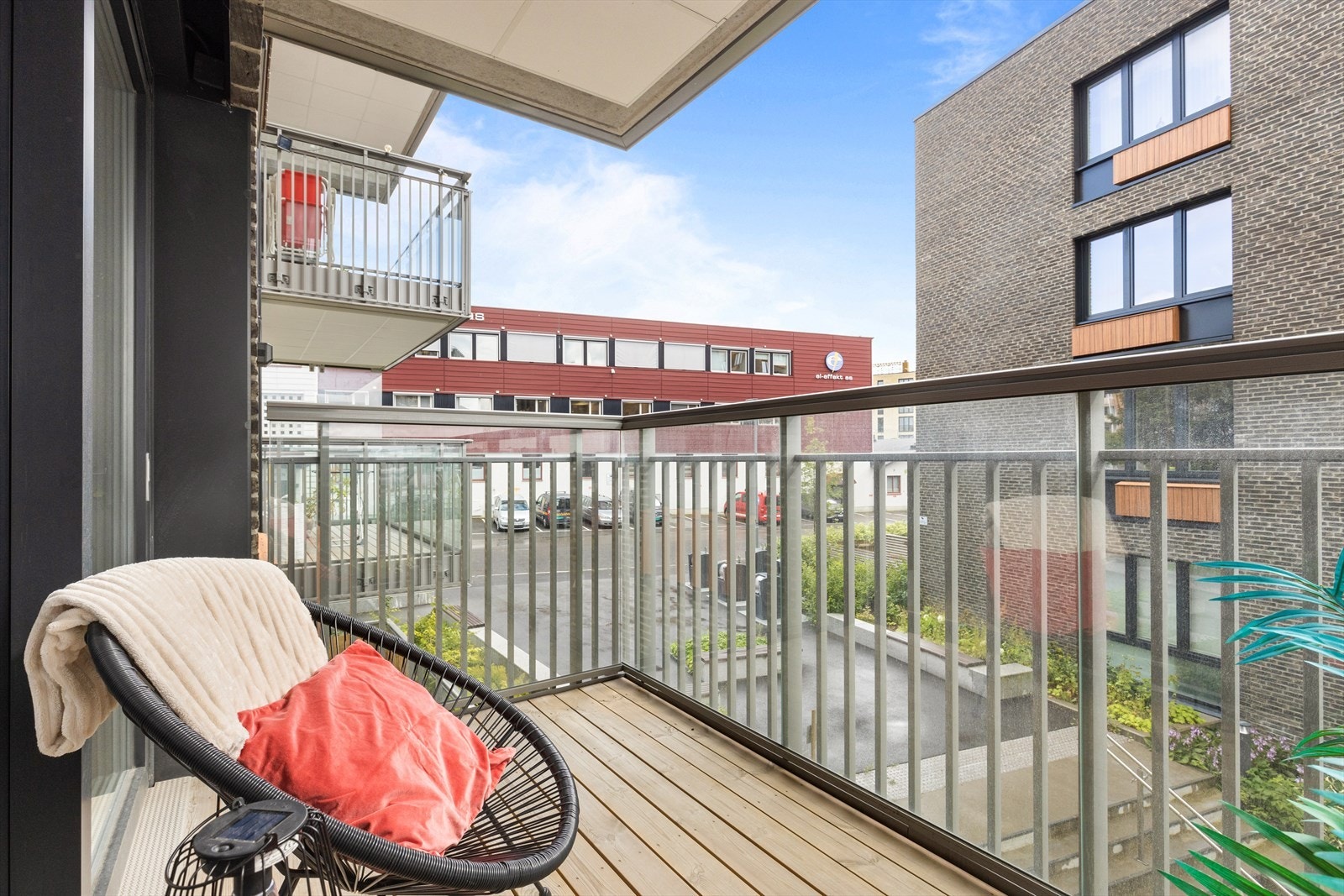 Her er det god plass til sittegruppe, grill og øvrig møblement. Galleribilde