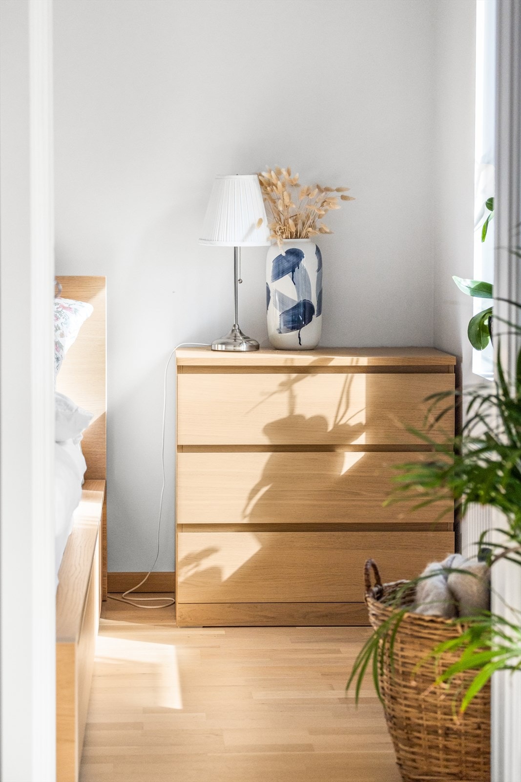 Godt med skapplass i soverommet. Galleribilde