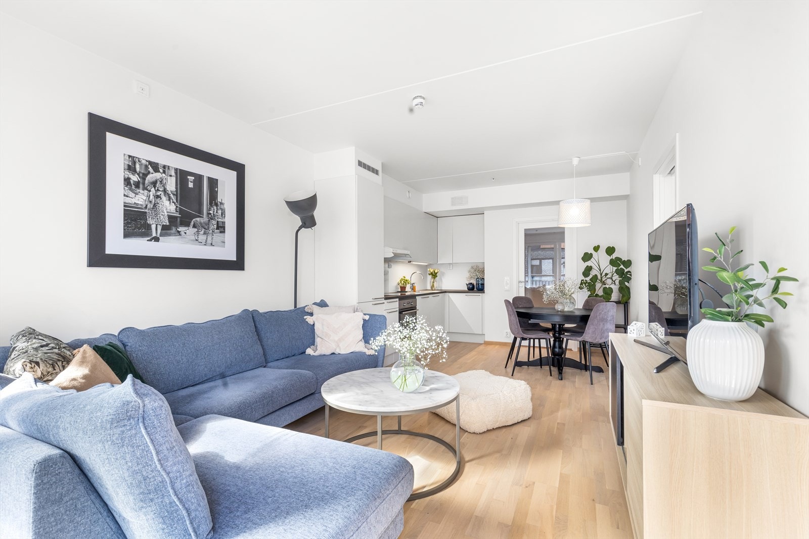 Gulvene i leiligheten er belagt med 3-stav eik parkett. Galleribilde