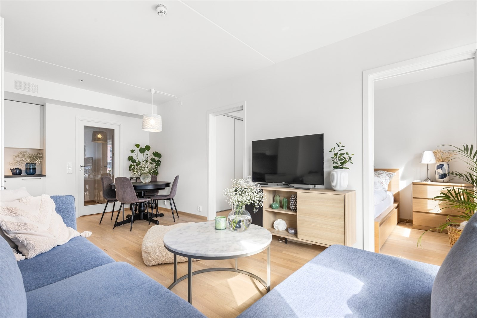 Fra stuen er det to innganger til soverommet. Galleribilde