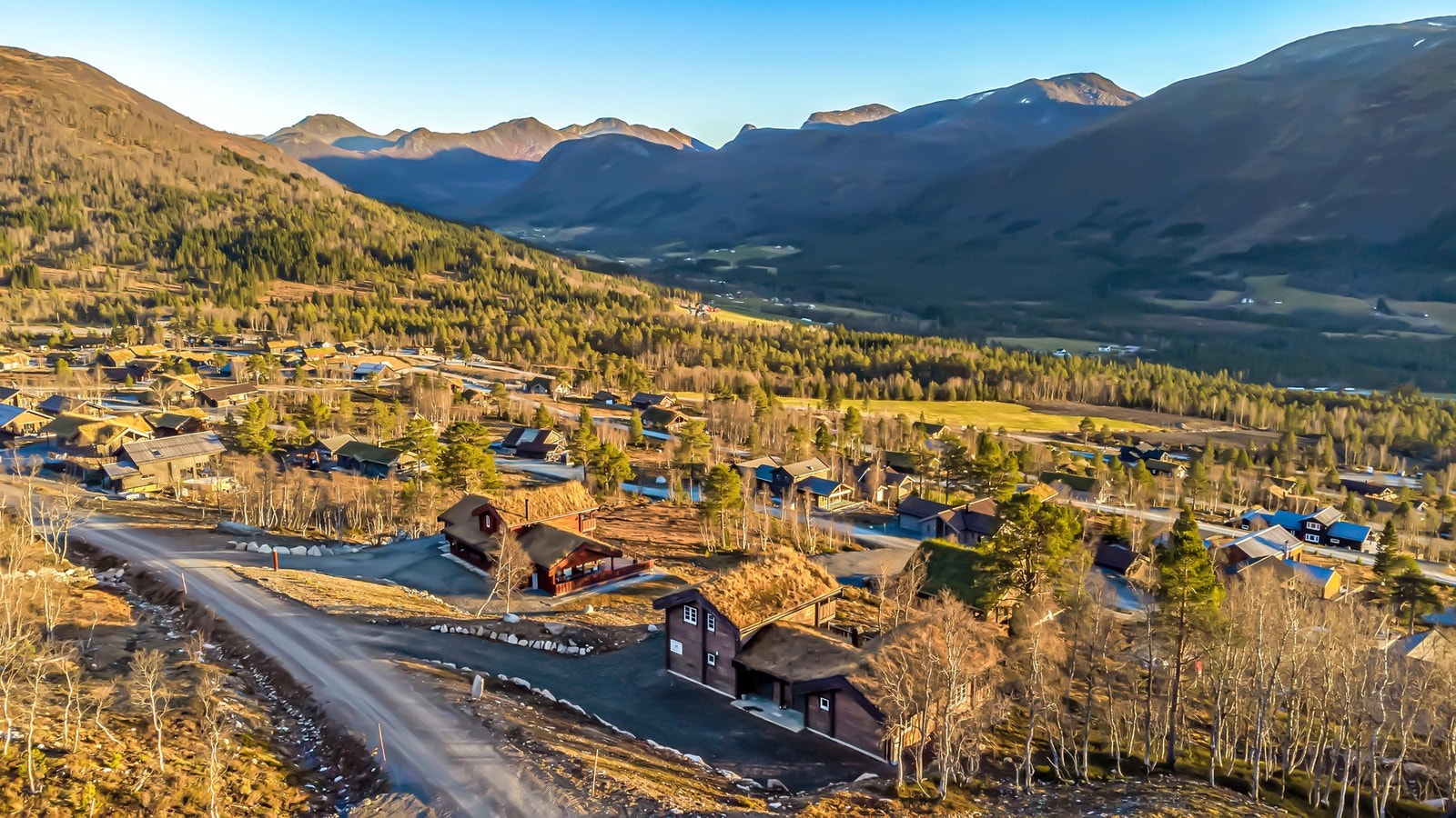 Eiendommen ligger høyt til i terrenget og har en flott utsikt. Galleribilde