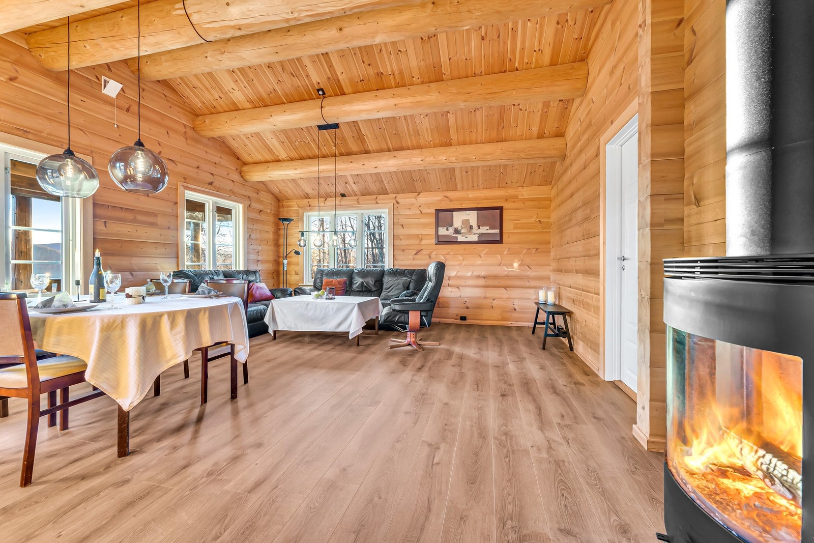 Peis som gir god varme i hytten. Galleribilde