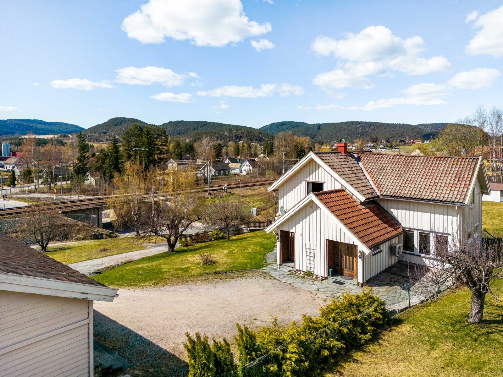 Frida Henriksveen v/ Lokalmegleren & Partners har gleden av å presentere Strengenvegen 7! Galleribilde