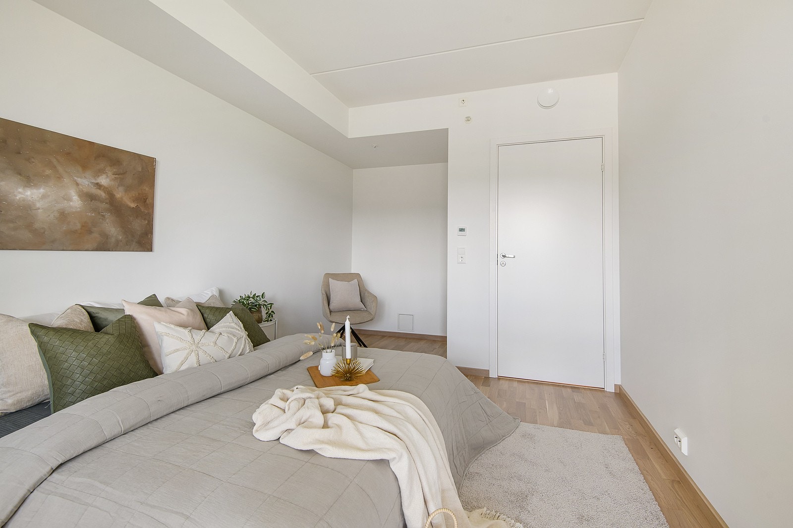 Plass til en lesekrok eller for skapløsning for oppbevaring på hovedsoverom. Galleribilde