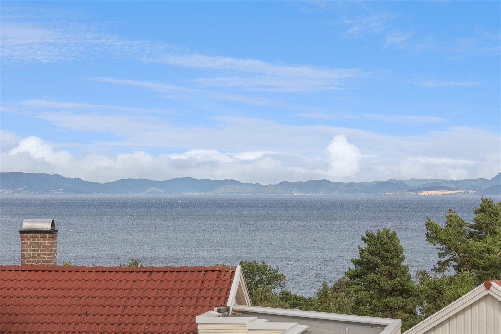 Rekkehuset byr på en flott utsikt over Trondheimsfjorden. Galleribilde