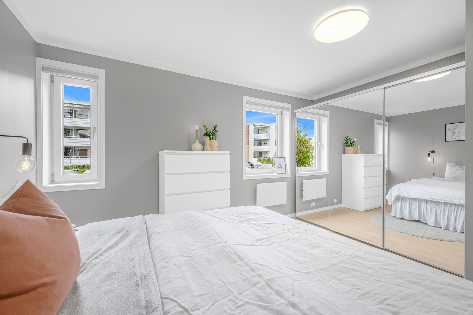 Stort soverom på hele 12,2 m² Galleribilde