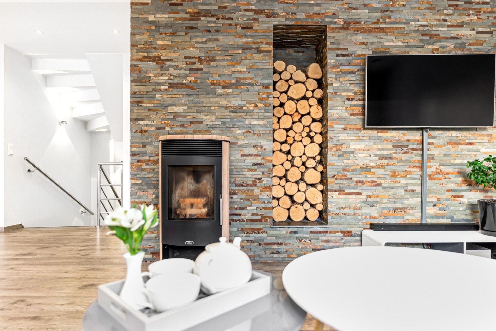 Til oppvarming har du blant annet vedovn, perfekt for de kommende vinterdagene. Galleribilde