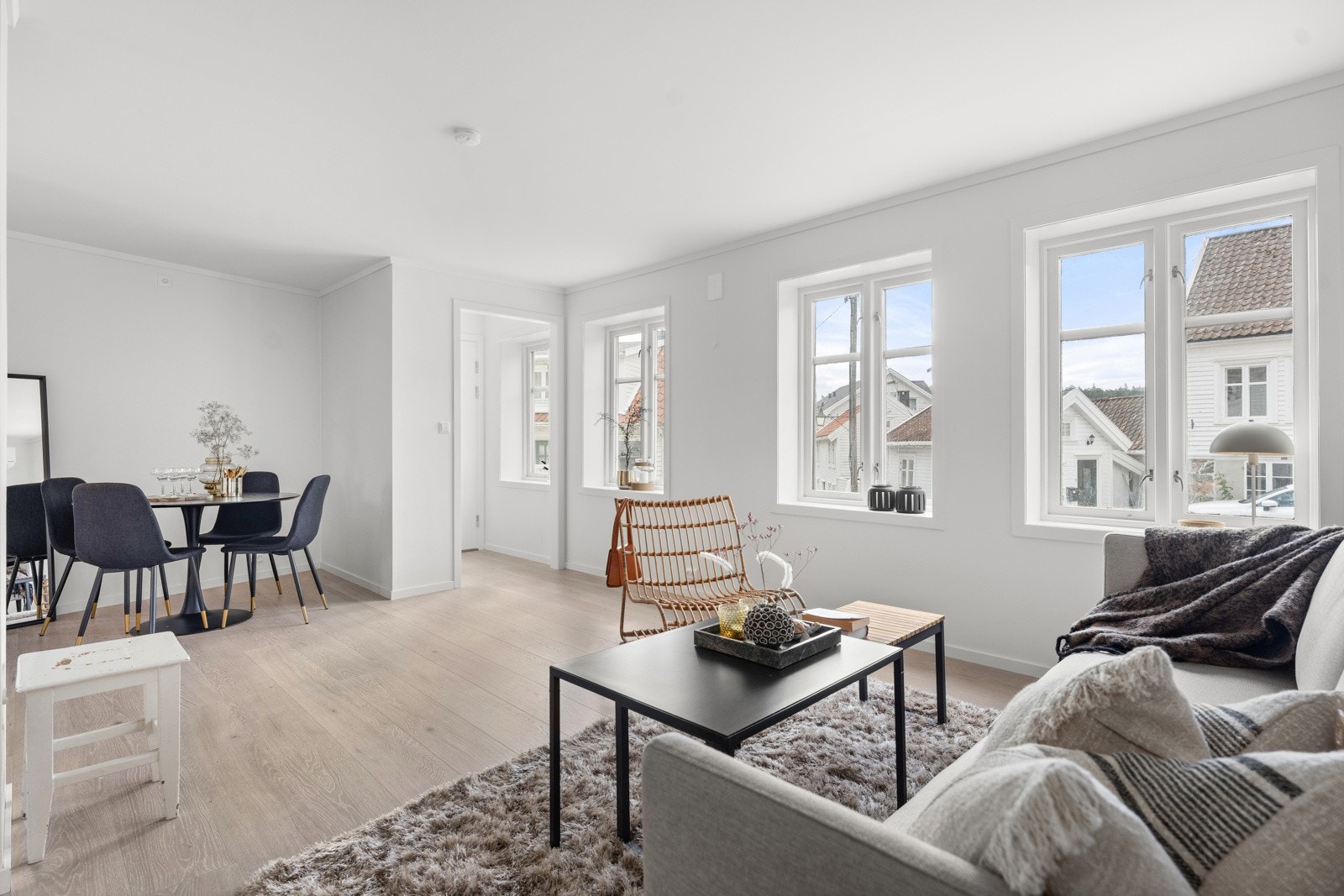 Plass til spisebord like ved kjøkkenet Galleribilde