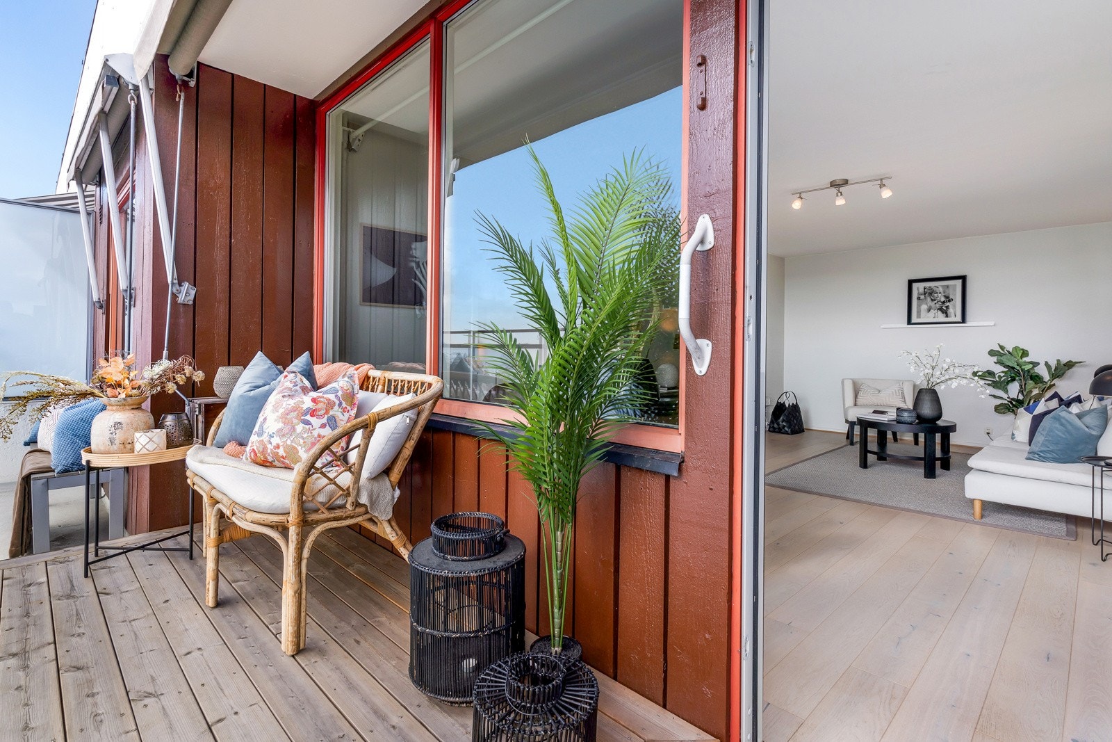 Her kan man nyte meget gode solforhold fra ca. kl.13:00 til solnedgang på sommerstid Galleribilde