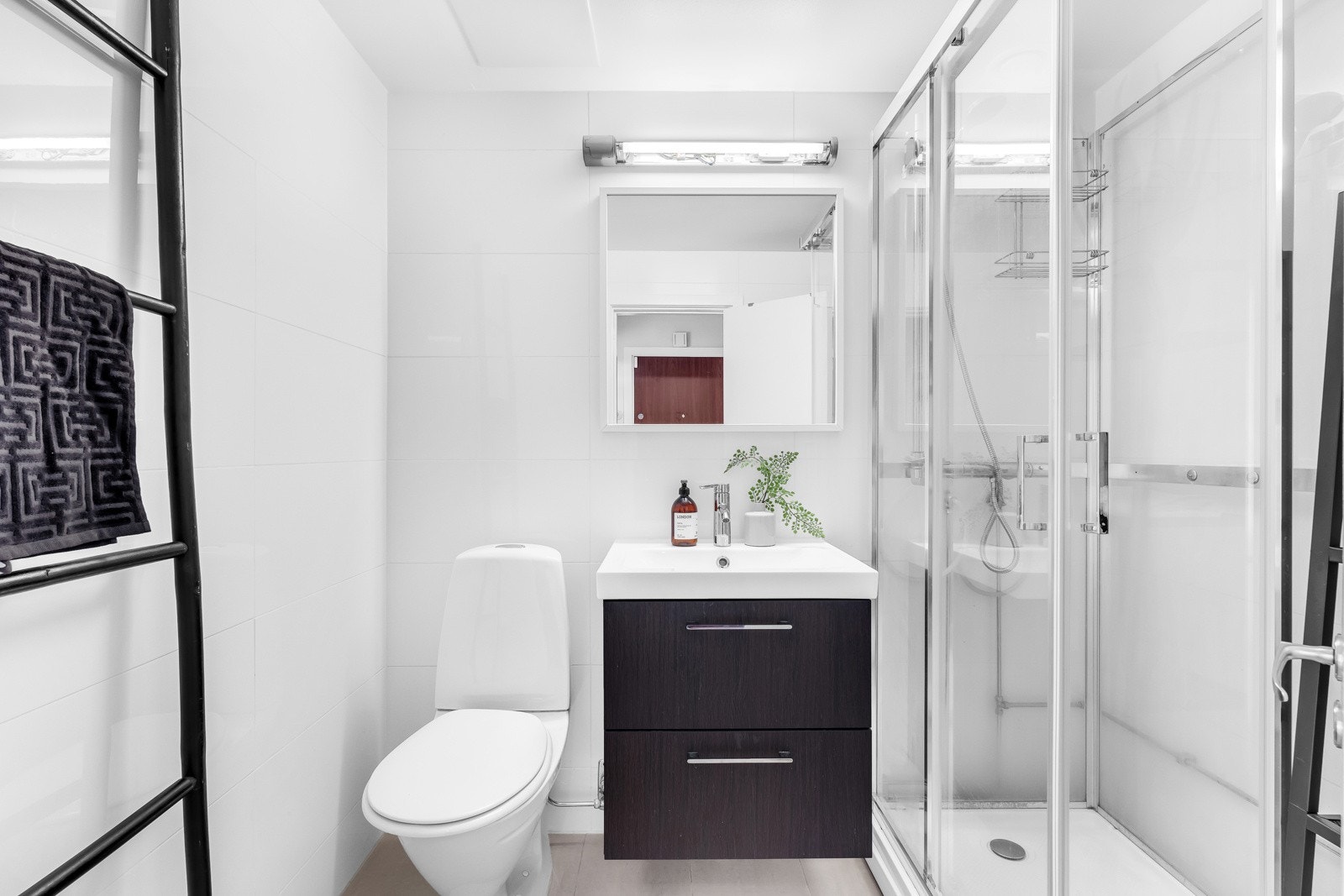 Baderommet ble modernisert av borettslaget i 2007, og senere modernisert med flis på flis i 2015 av tidligere eier Galleribilde