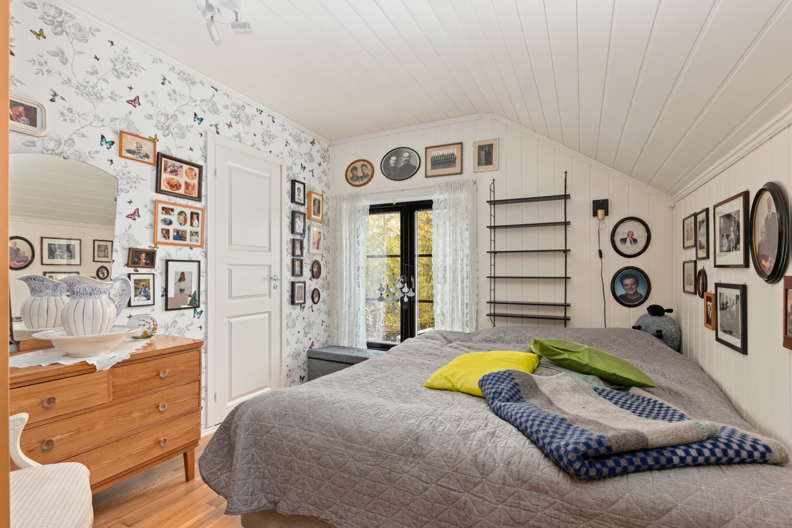 Sovealkove på loft. Rommet er på byggetegninger angitt som "disponibelt loft". Galleribilde