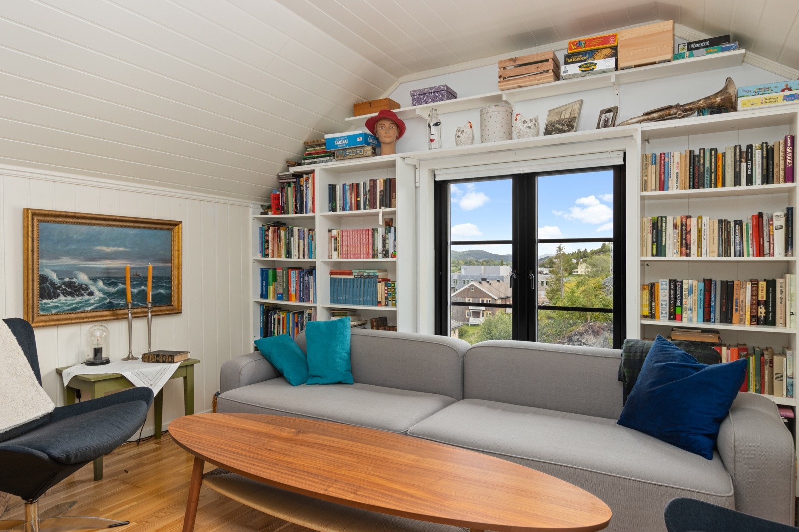 Loftstue. Rommet er på byggetegninger angitt som "disponibelt loft". Galleribilde