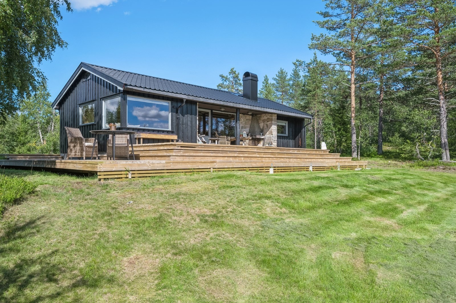 Hytta ser litt beskjeden ut, men skinnet bedrar Galleribilde