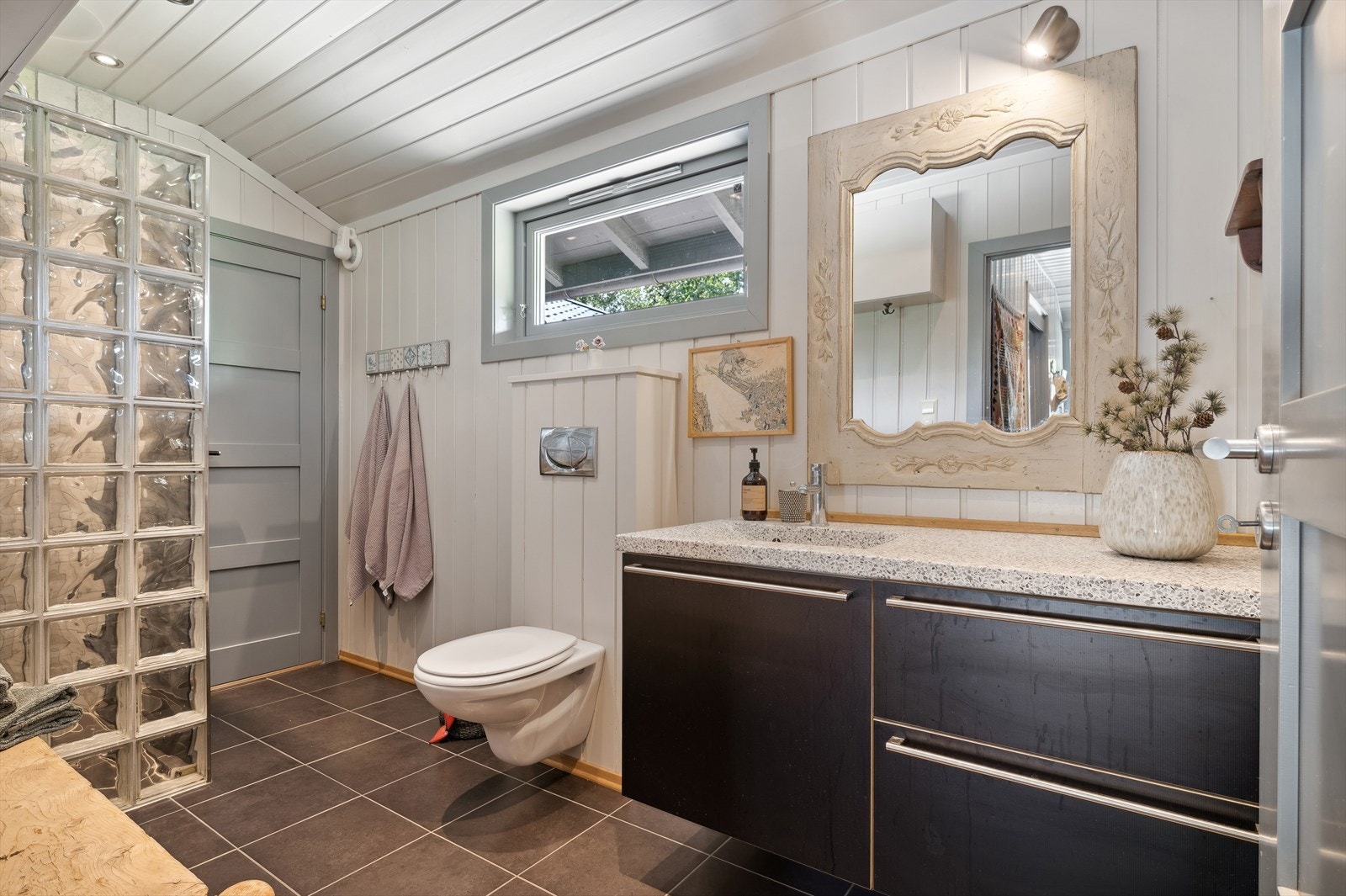Bad med plass til hele familien om man er så sosial. Galleribilde