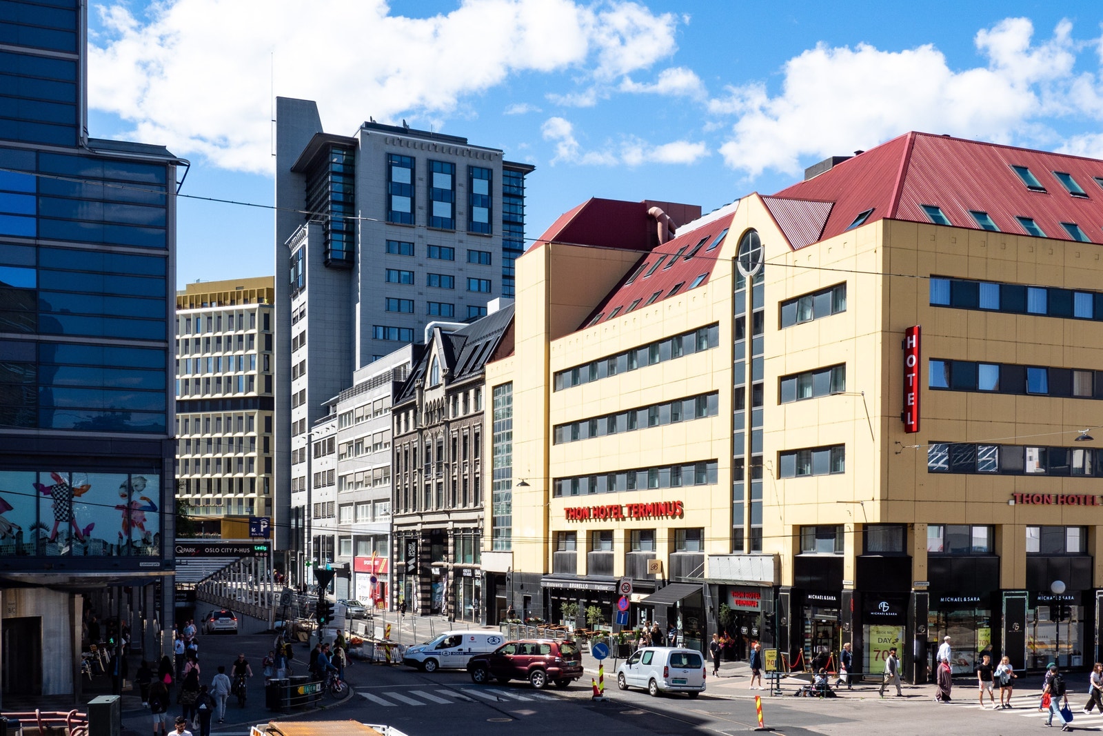 I Stenersgata ligger blant annet Oslo City, Thon Hotels og Rema 1000 Galleribilde