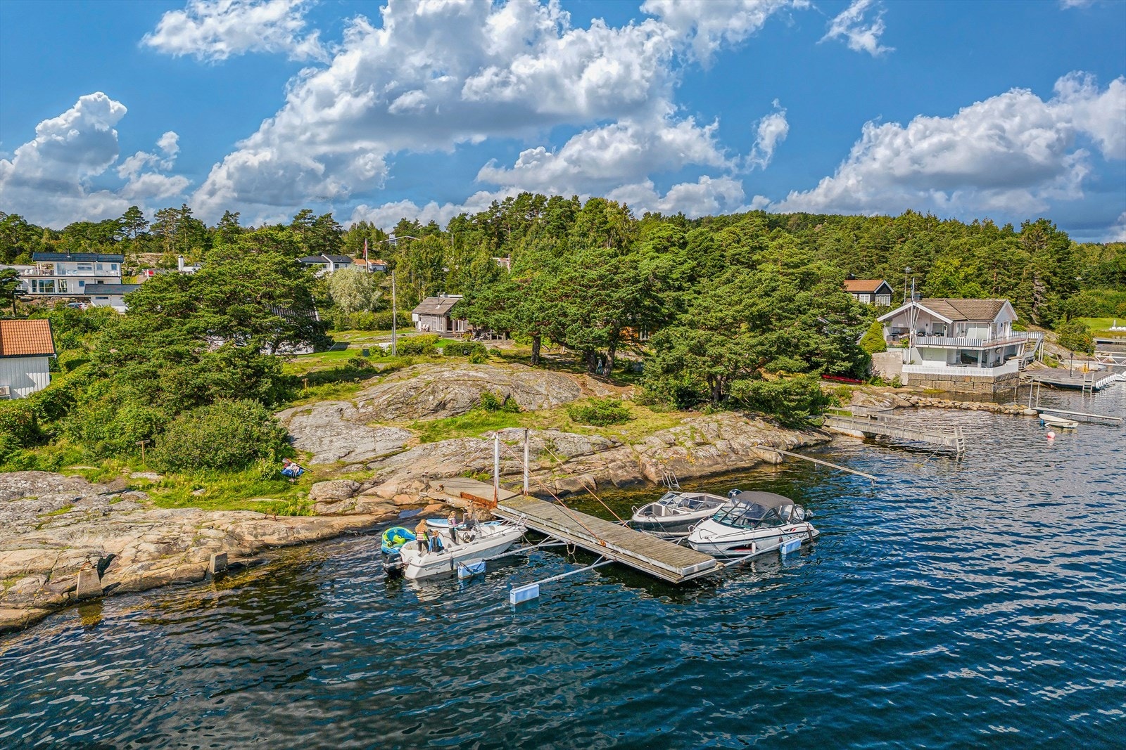 Her ligger alt til rette for herlige dager både til lands og til vanns. Galleribilde