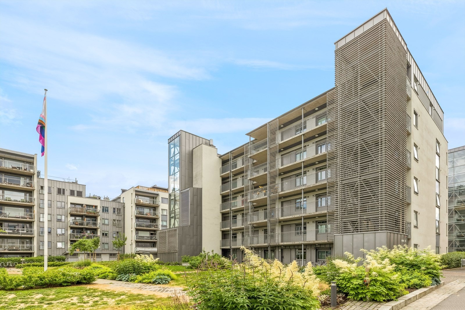 Ringnes Park har en attraktiv beliggenhet på øvre del av Grünerløkka med butikker, spisesteder, kino, treningssenter og et godt kollektivtilbud i umiddelbar nærhet. Galleribilde